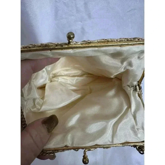 Vintage cream and Gold sequin evening bag with Clasp And Chain - Picture 8 of 8